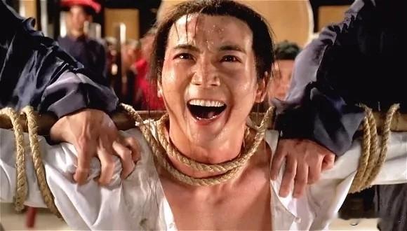 同样是演反派，邹兆龙为何感恩李连杰，却至死不愿承认常威？
 
有两个角色，彻底撕