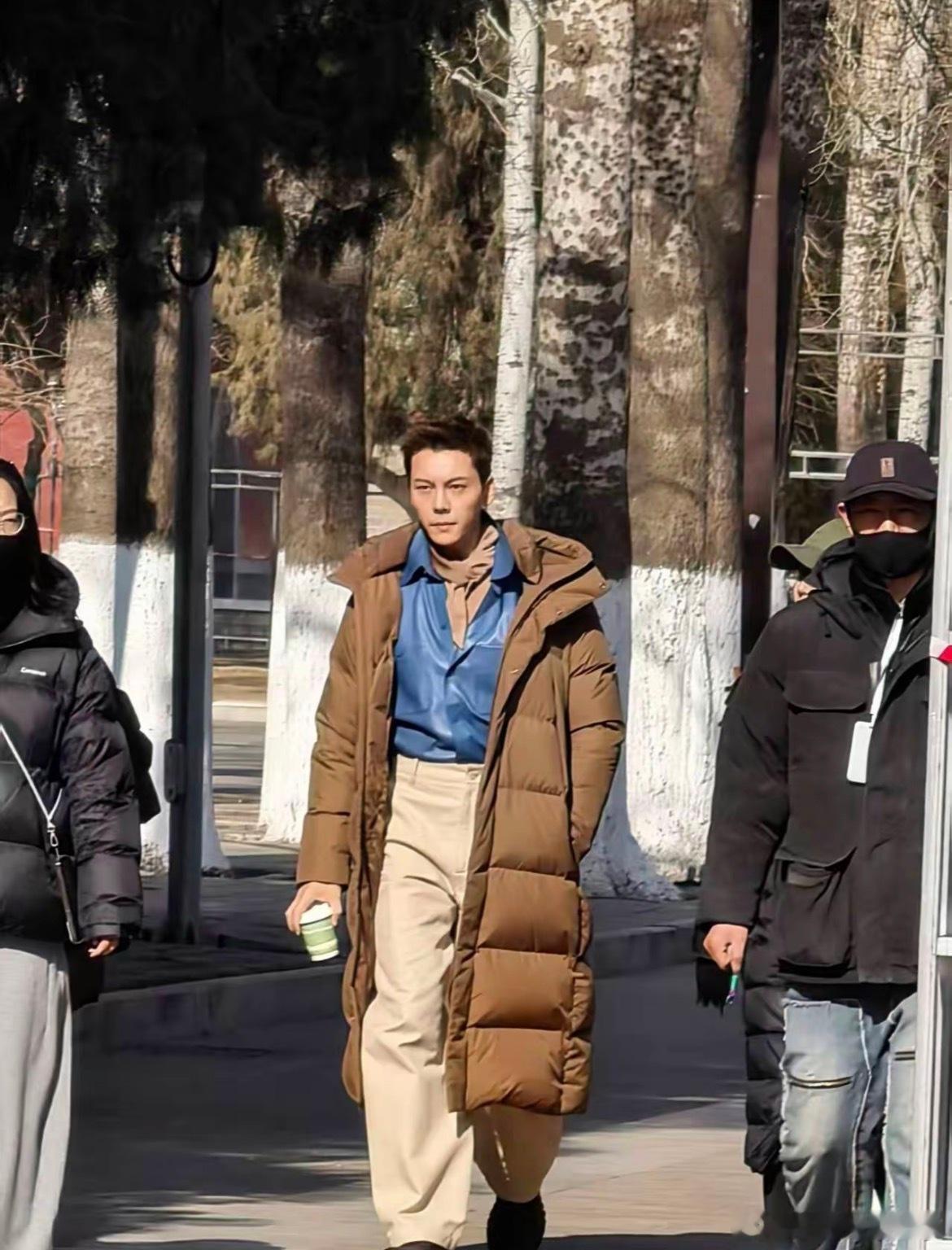 陈伟霆  大佬出街哎呀妈呀咋爬恁高呐小伟霆北京地坛公园偶遇陈伟霆