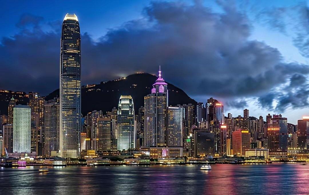 香港经济都那么发达了，大陆为啥还要捐款？这个问题我纠结好几天了。
​昨天吃饭时忍