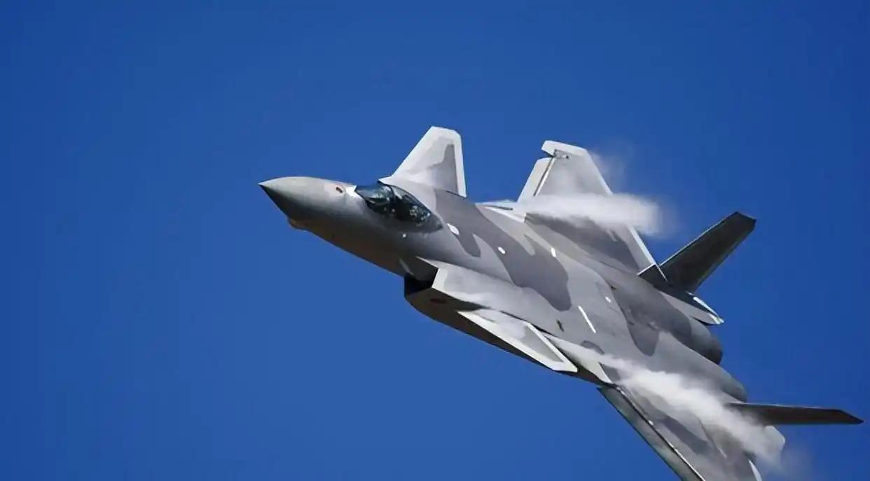 [微风]歼-20曾刚登上世界第一，美媒还没来得及反驳，俄罗斯专家就泼了一盆冷水：