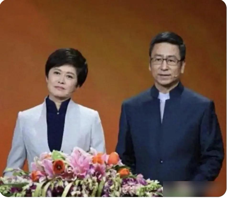 敬一丹走了，白岩松哭的不是一个人，是整个电视时代的谢幕。


那个年代，镜头前可