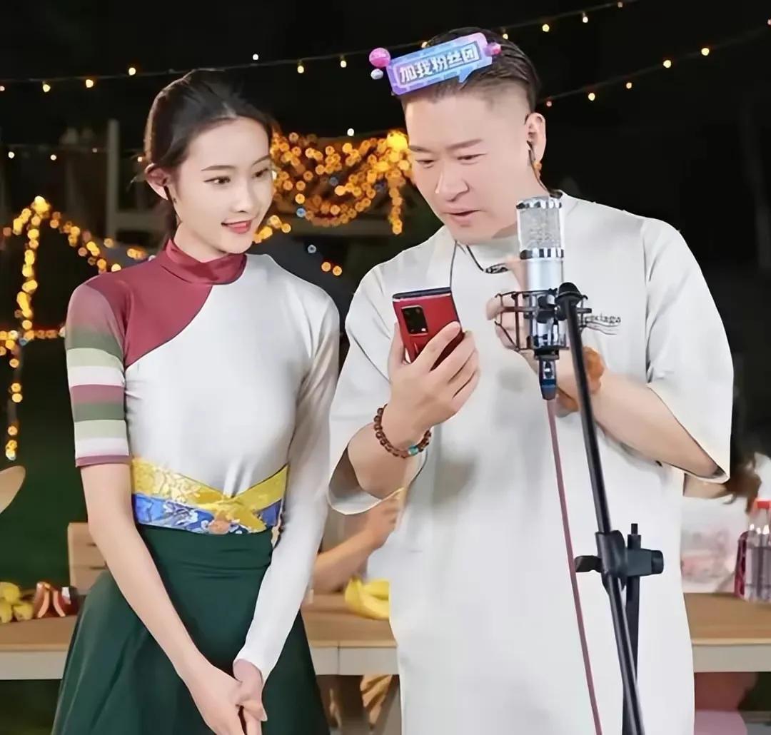 曹云金复婚！

曹云金在直播间承认：唐菀是正经嫂子！为什么会说这个话，是他在刚开