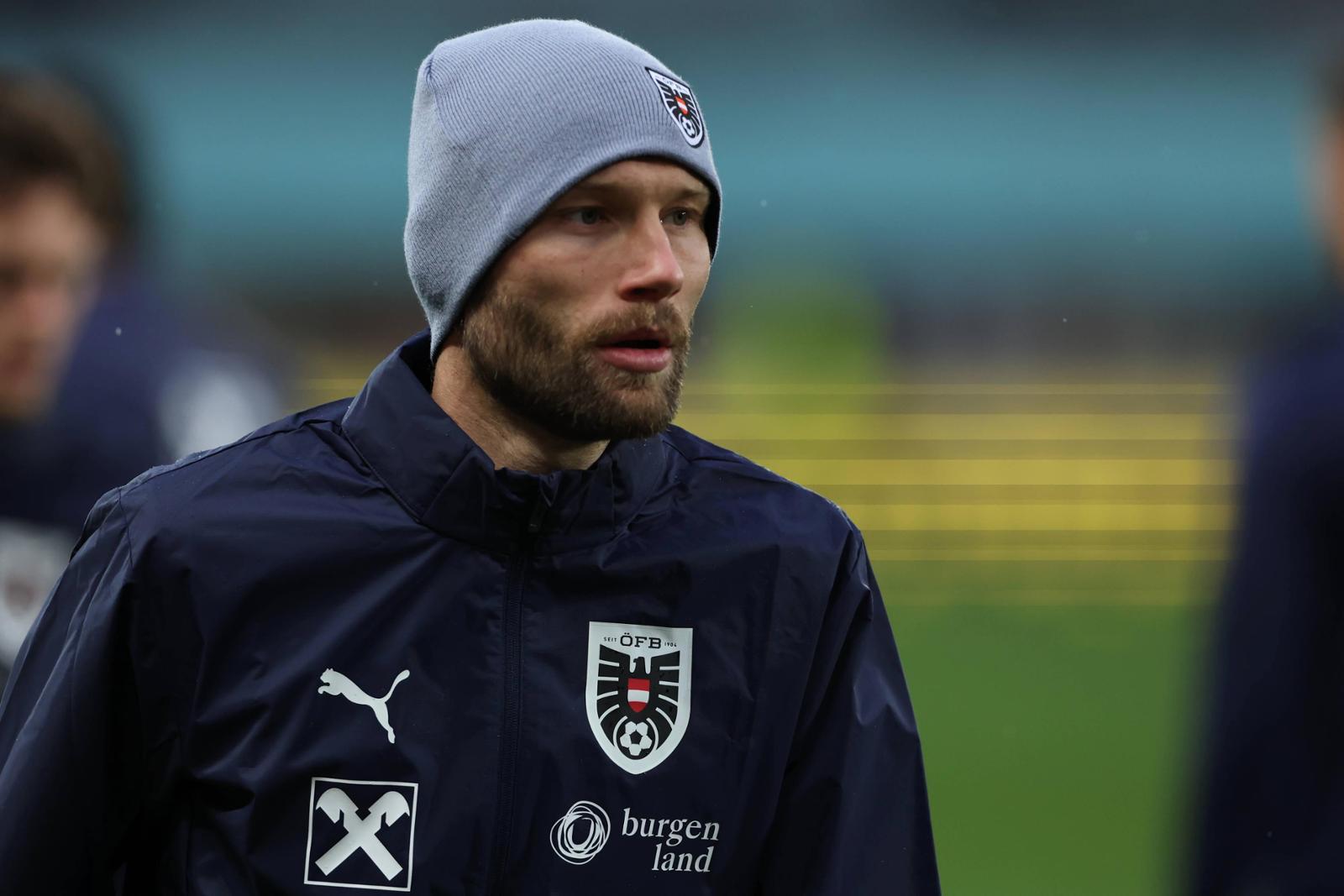 莱默尔因膝盖不适，昨天缺席了对阵加纳的比赛。朗尼克：“莱默尔昨天训练一切正常，没