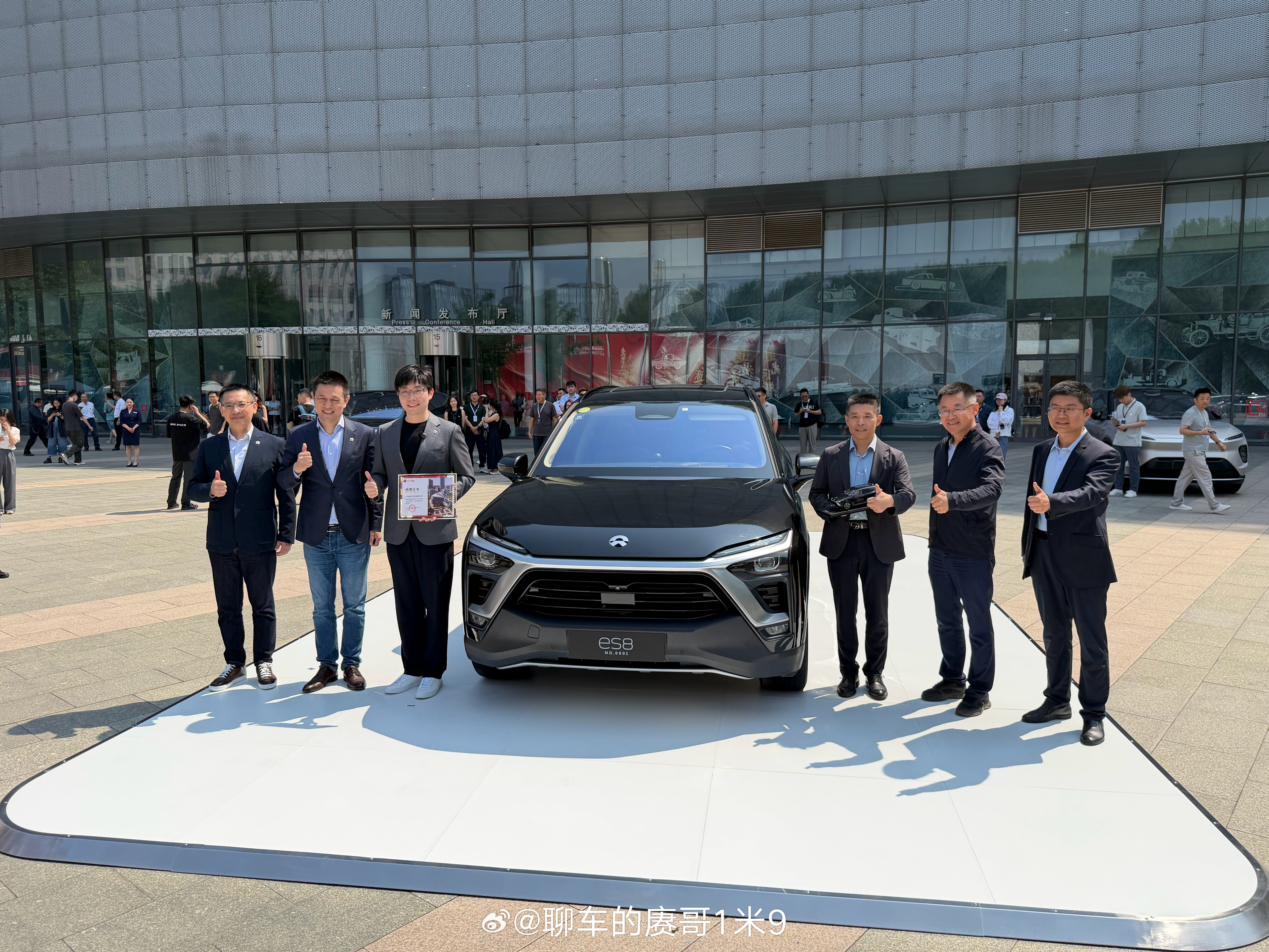 0001 号第一代蔚来 ES8 正式成为北京汽车博物馆收藏的首台智能电动车九年前