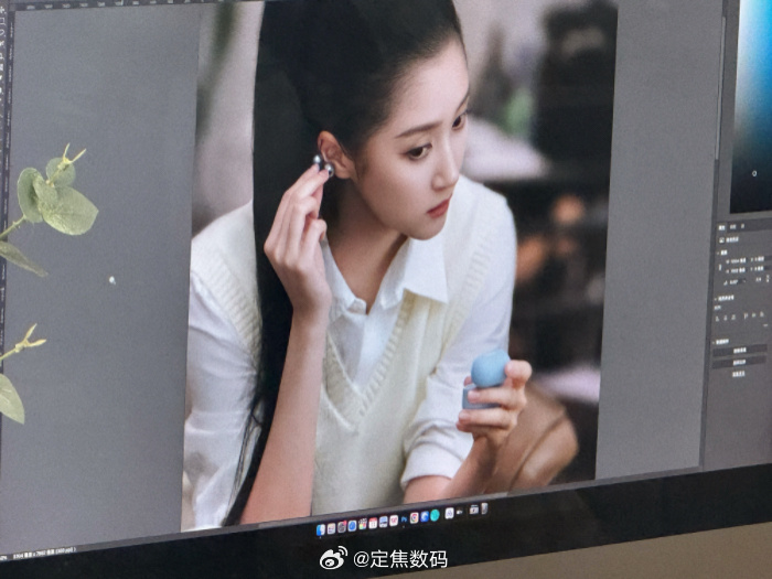 拿到一张图，看看晓彤手里的是FreeClip 2嘛？是不是？[doge] ​​​