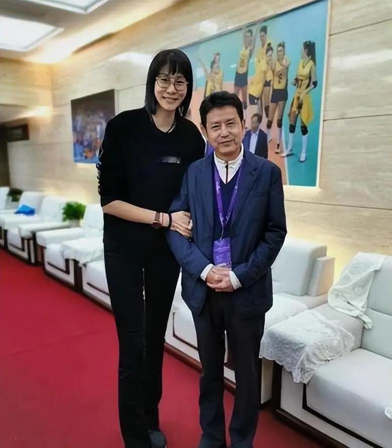 1992年陈忠和的第一任妻子因背包带勾住了火车，而被卷入火车下不幸而亡。3年后，