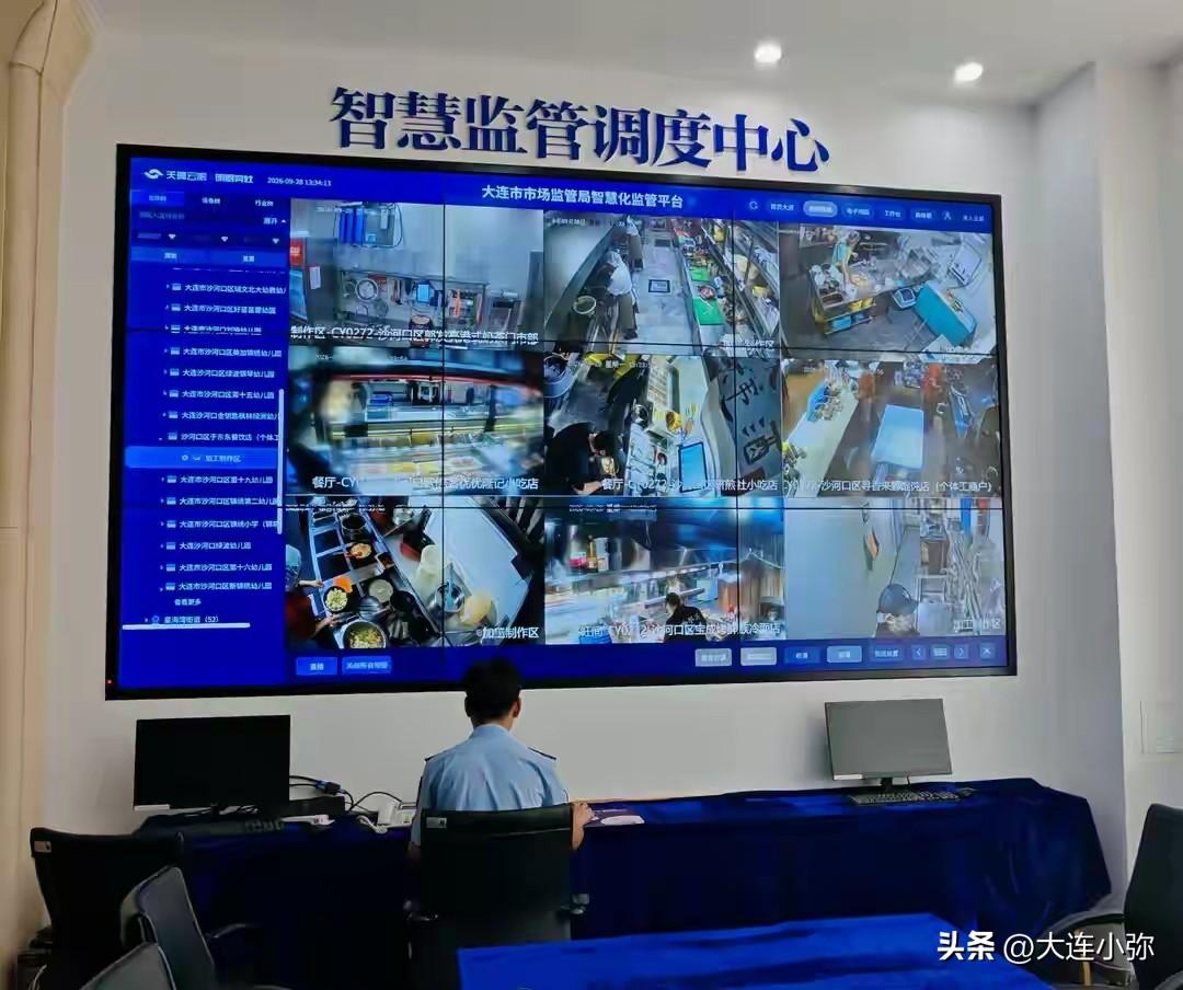大连外卖卷疯了：3844家后厨变直播间，AI专盯厨师忘戴口罩🔥

以后在大连点