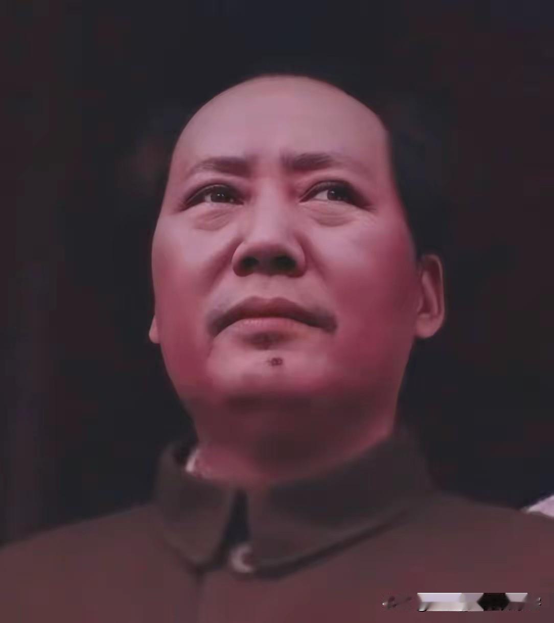 去看看朝鲜的街头，看看越南的广场。
人家对自己的开国领袖，那是打心眼里的尊崇，画