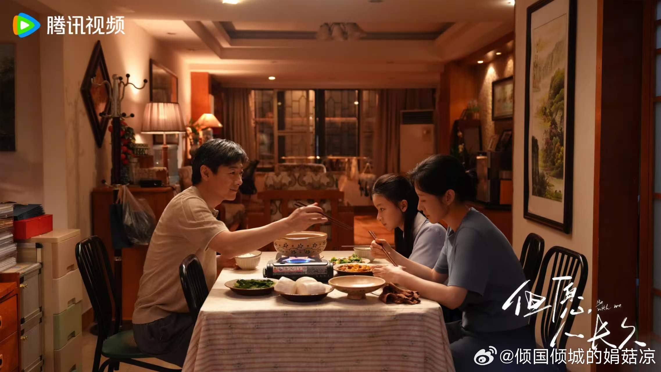张晚意沈月新剧在演我在家日常看张晚意沈月新剧仿佛照镜子，亲情婚姻满是小摩擦，孙家