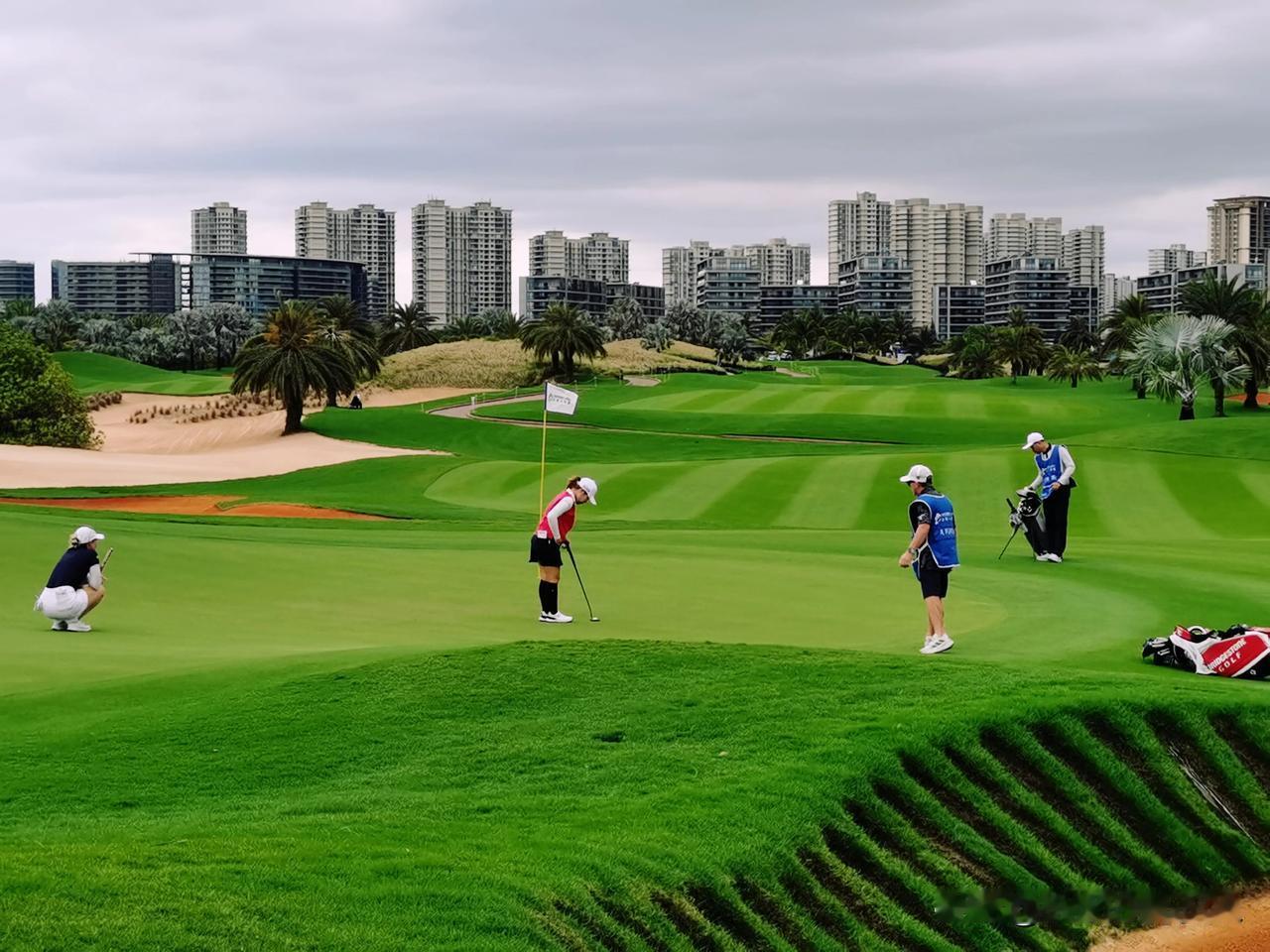 一一高尔夫球场

 一一挥杆瞬间 🏌️‍♀️ 

一一挑战极限 🏌️‍♂️