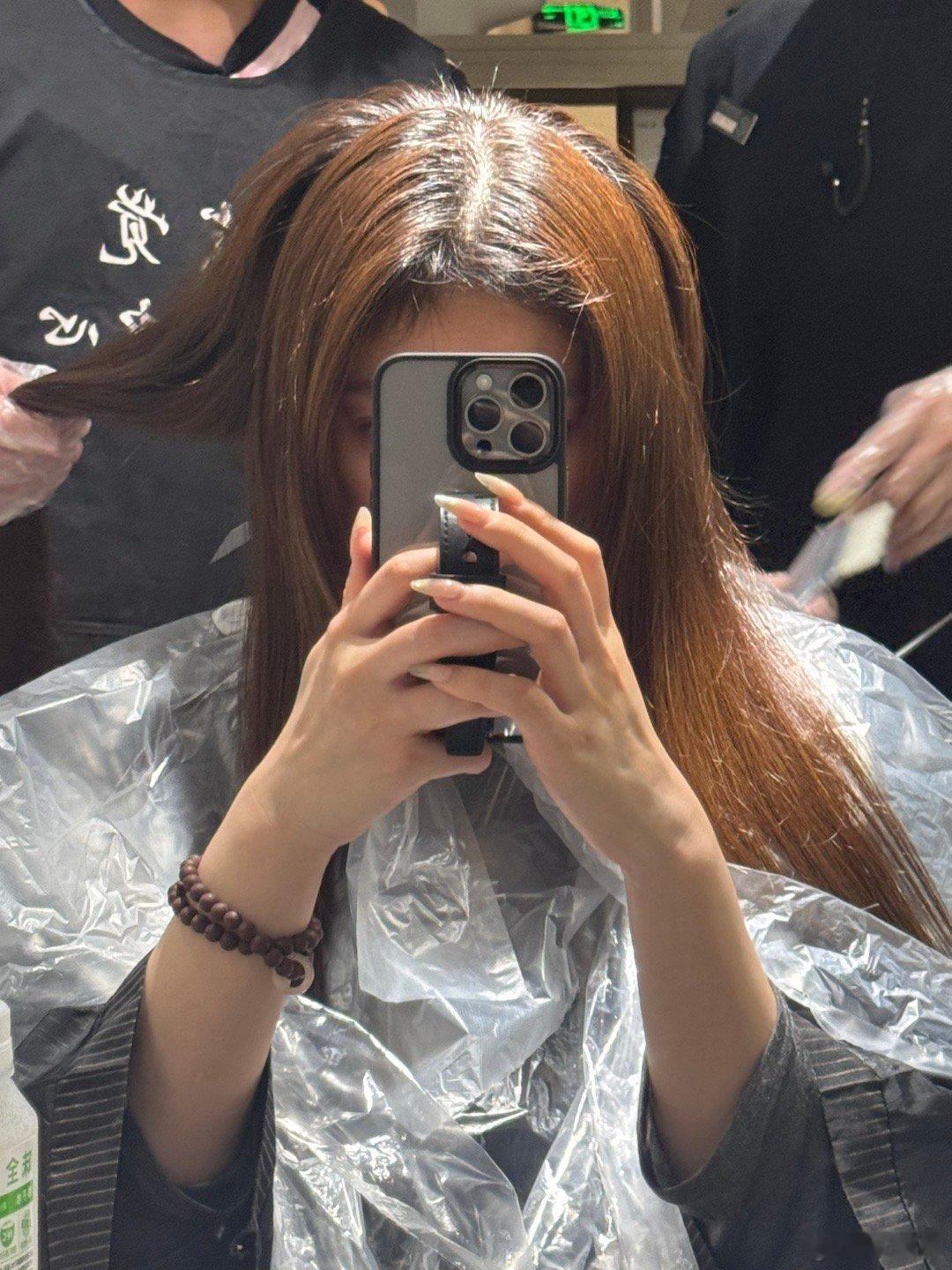 换个发色 做个指甲💅去香港拍照噜 秋冬我来了 ​​​