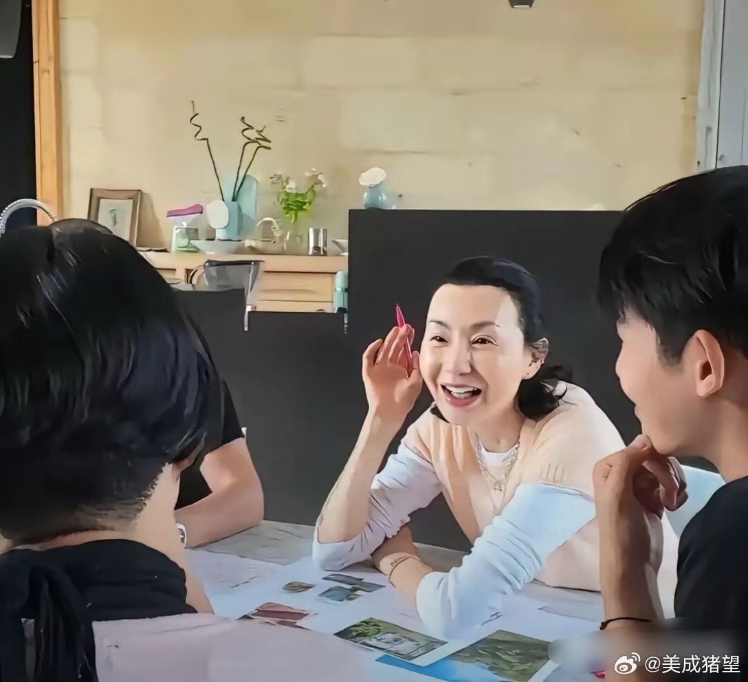 张曼玉咋变成这样了？ 