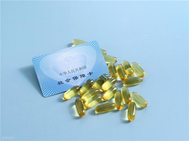 奉劝大家千万别再贪医保套现的小便宜！

拿医保卡买药倒手换钱，这事儿看着像是白捡