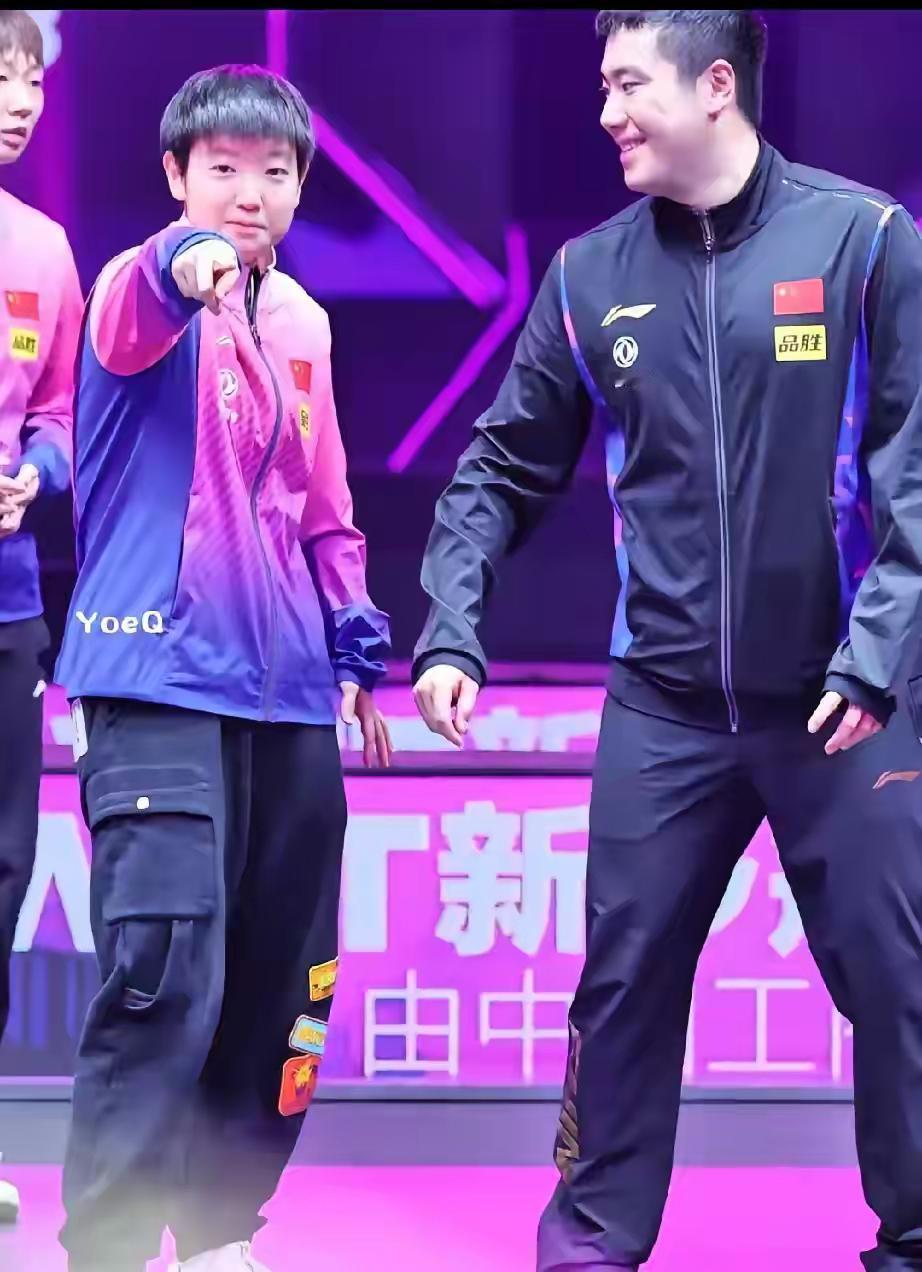 就光看小嘴叭叭了，说得啥不知道，哈哈……太可爱了[笑哭][笑哭][笑哭]
莎宝气