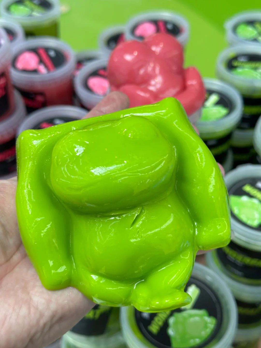 来福士偶遇一群绿蛙