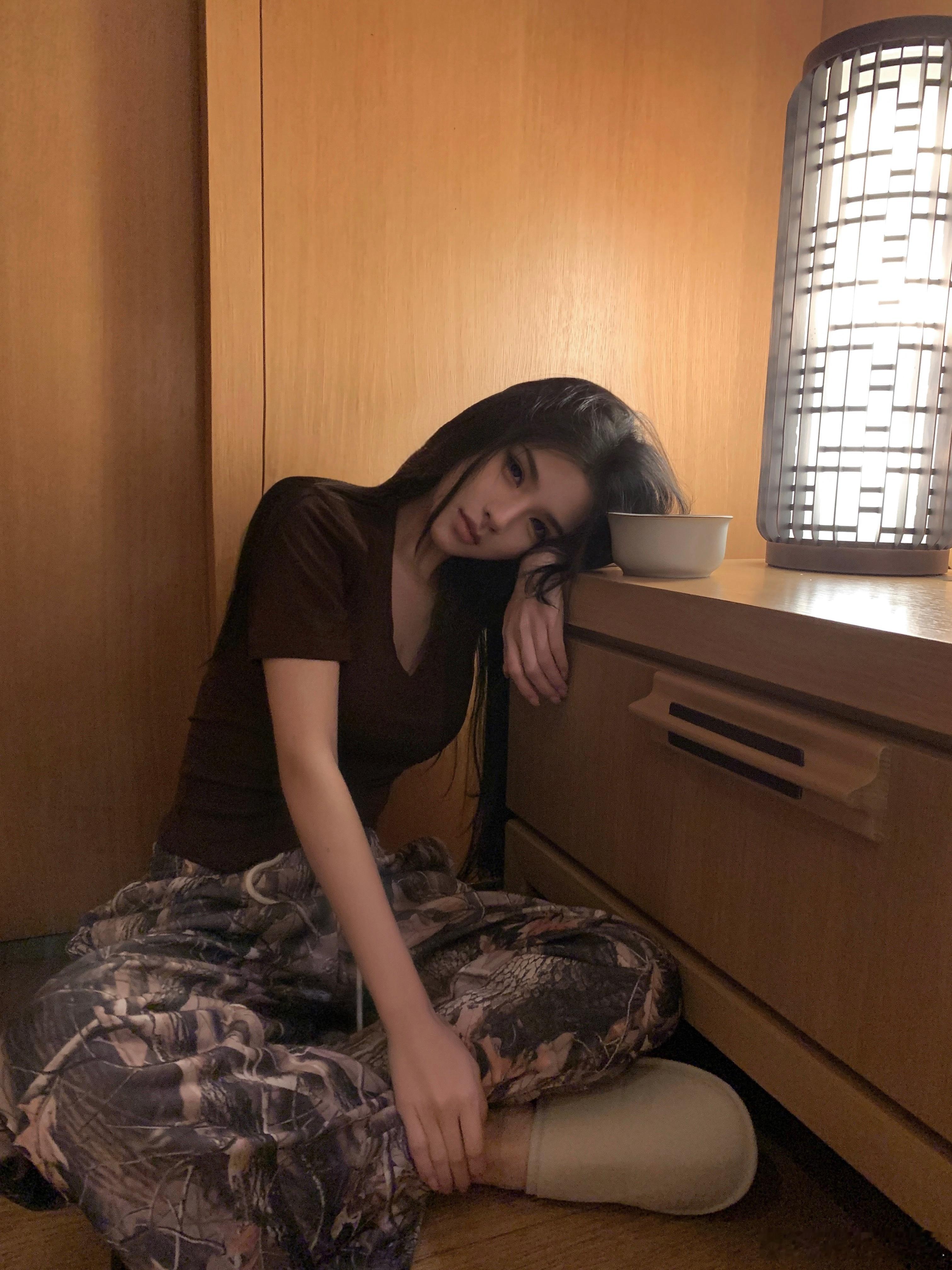 每天跟0个人说话 但仍坚持发伤感文案 ​​​