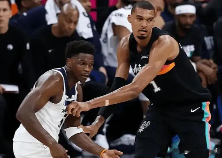 NBA西部半决赛，马刺主场以压倒性的优势，133-95大胜森林狼，把系列赛扳成1