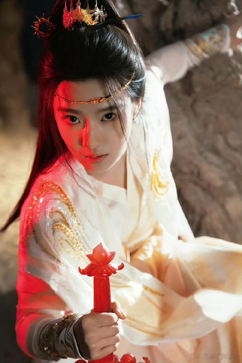 卢昱晓新剧妆造美出新高度什么你跟我说这么多好看的妆照都是同一部剧！卢昱晓你真的美