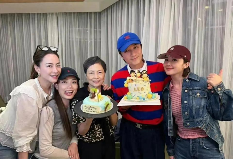 陈韵晴近三十年，陪伴古巨基走过的关键节点
 
陈韵晴（原名陈英雪），从宣传助理到