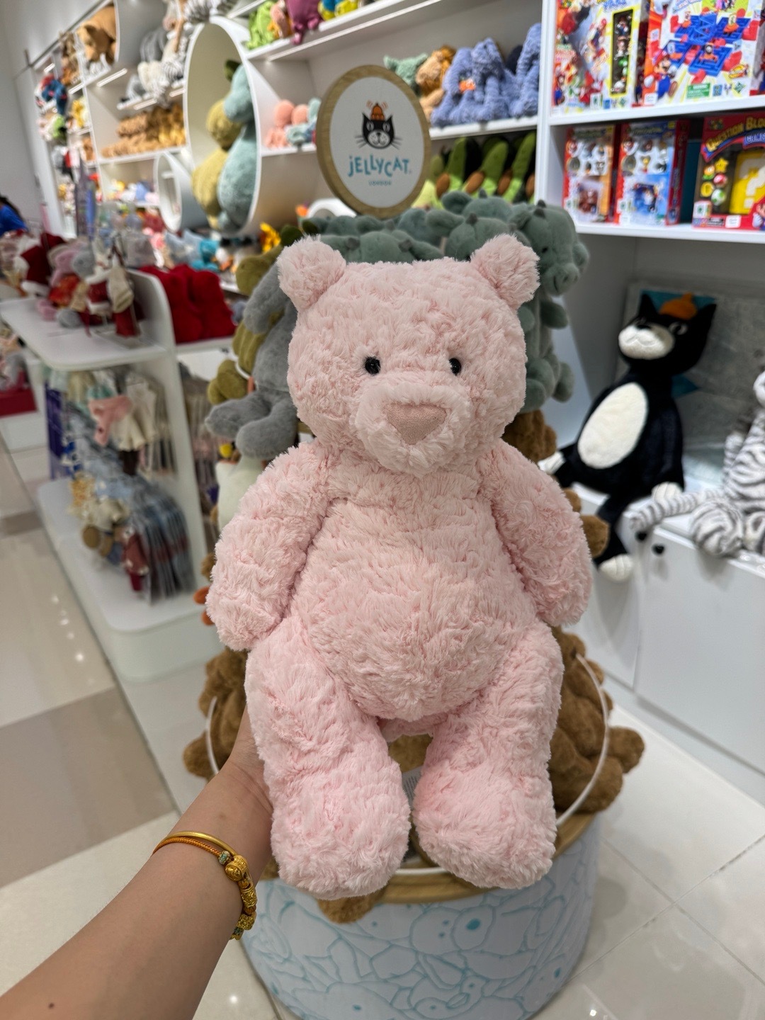 回沈阳直奔万象城jellycat又买了一个粉宝宝谁来管管我[淡淡的]  ​​​