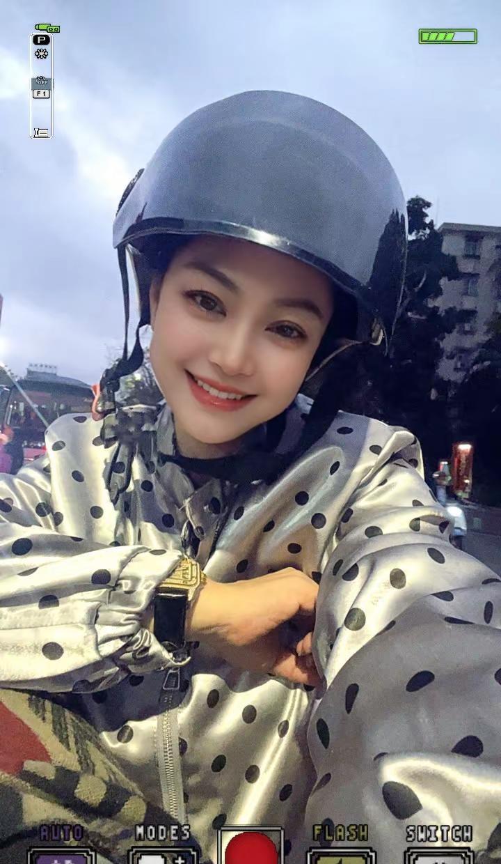 走 载你去过圣诞节🎄🤓👻👻安全骑行头盔必须戴 那些被头盔封印的颜值 骑帅