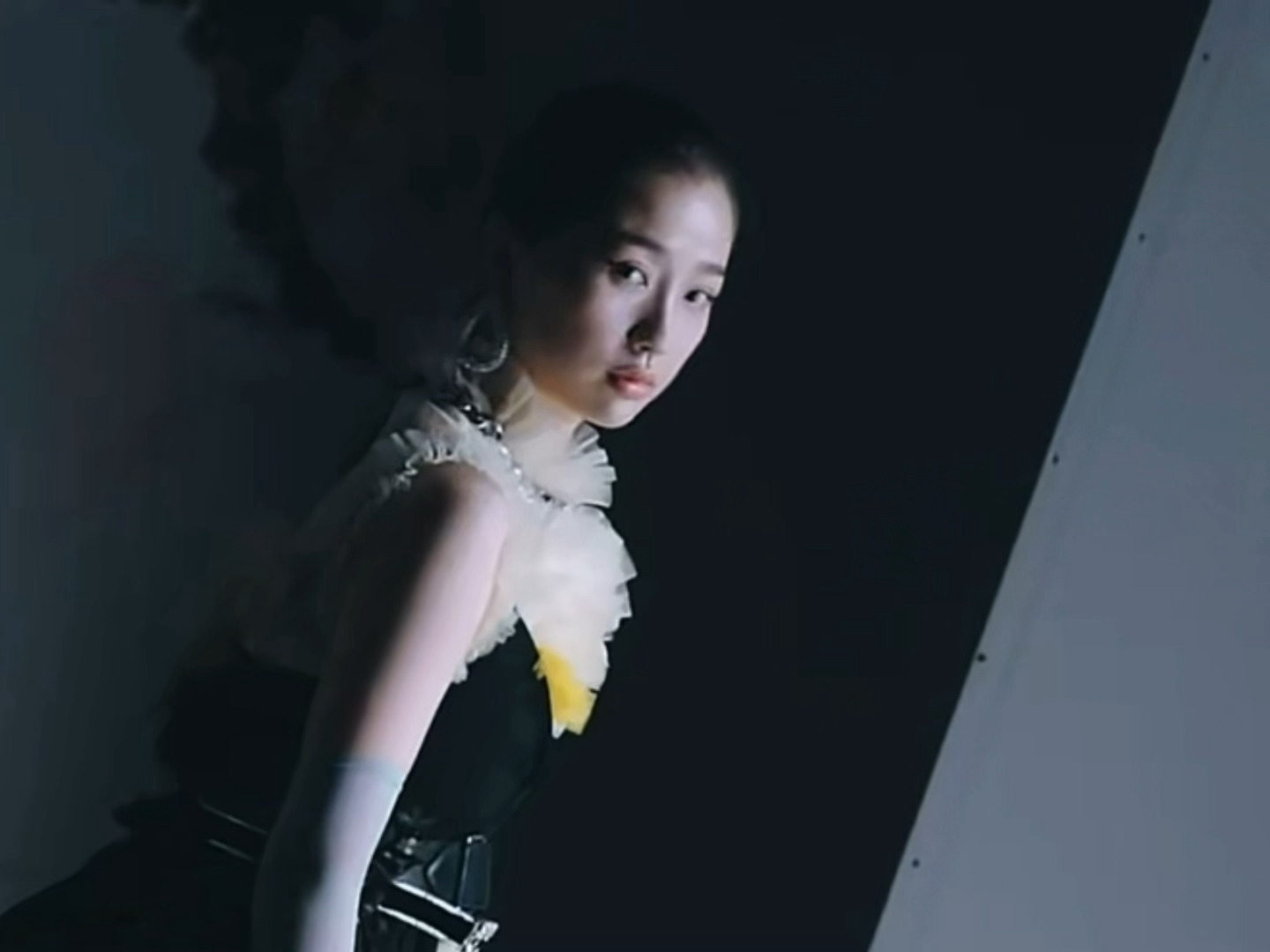 窝鱼贴头皮也很美啊，头骨也很优越，发际线完美只是不营销… 