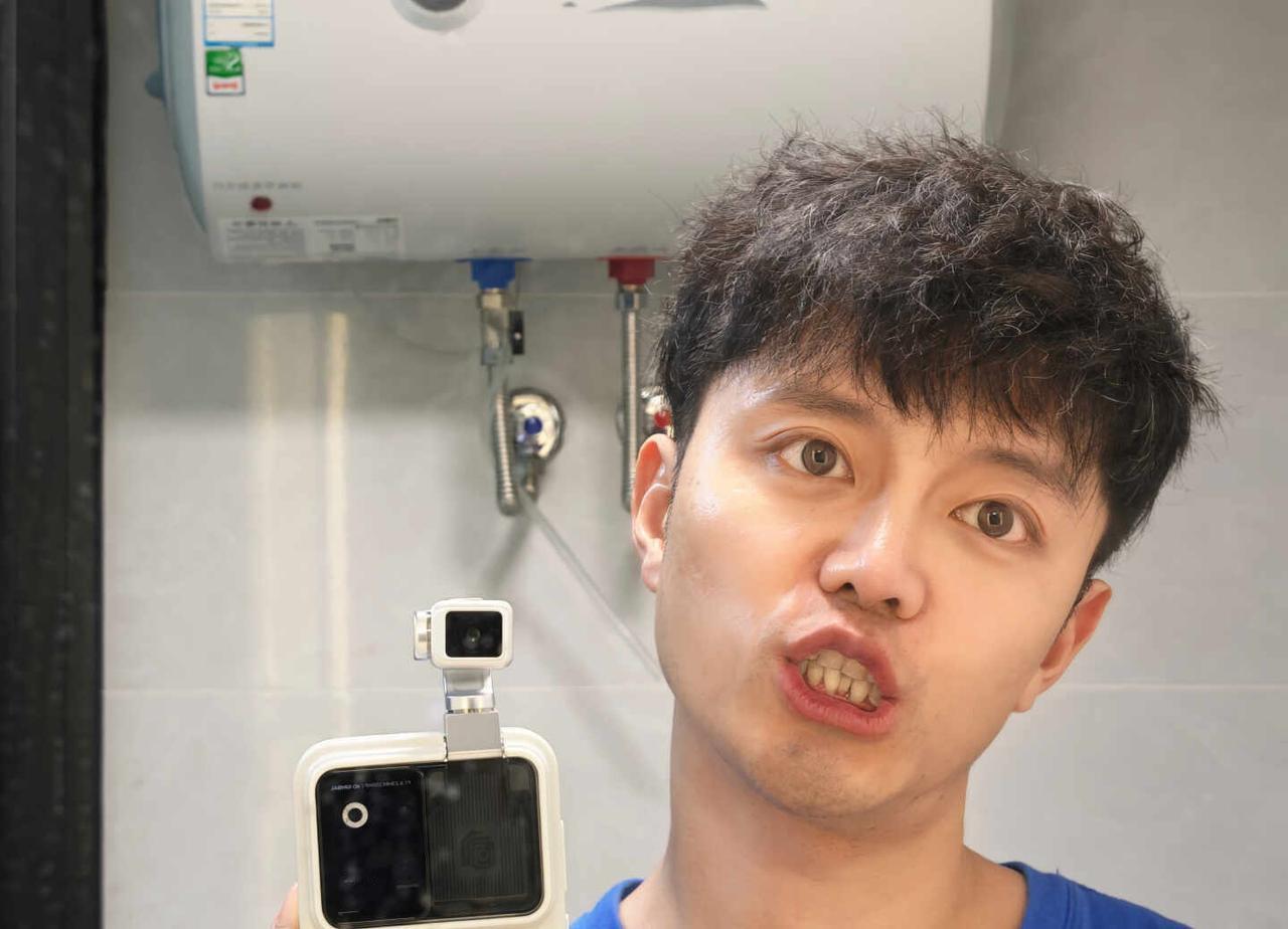 不得不说荣耀ROBOT确实影像迅速提升了
拍照、人像、电影模式、视频、自拍，
全