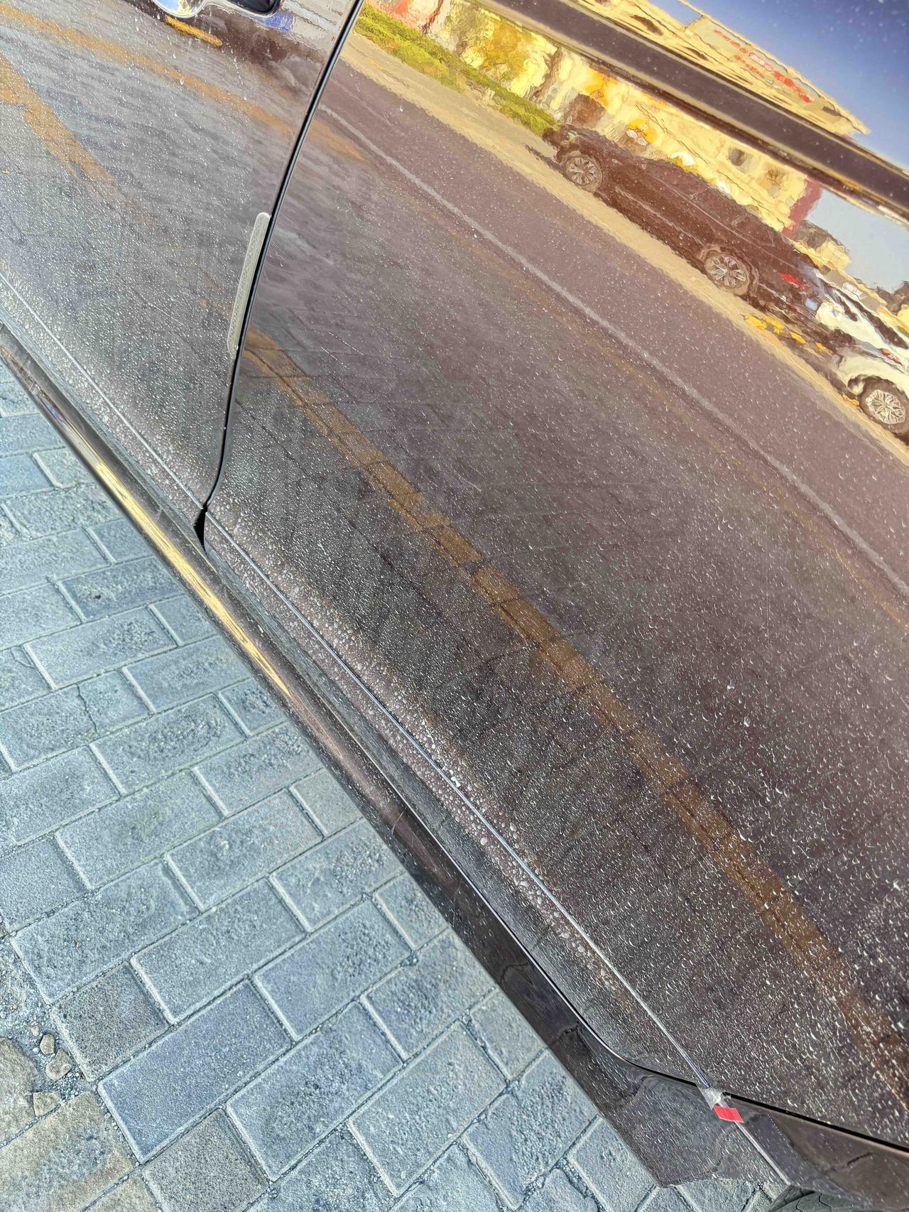 我的车已经脏的惨不忍睹了，决定明天去洗车。因为我刚看了天气预报，近10天内无雨。