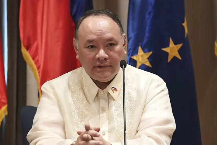 菲律宾防长当众羞辱中国武官，财长转头就来香港要钱，这国到底有几张脸？

【综合消