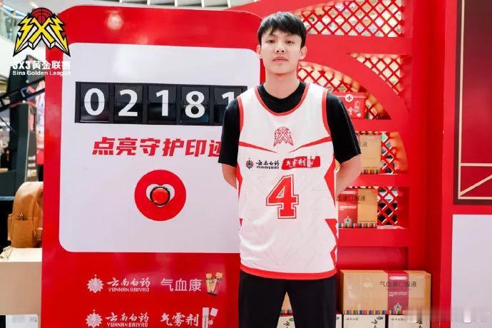 8月3日，广东男篮后卫徐杰更新个人社交平台，晒出观赛现场照片，配文简单却充满力量