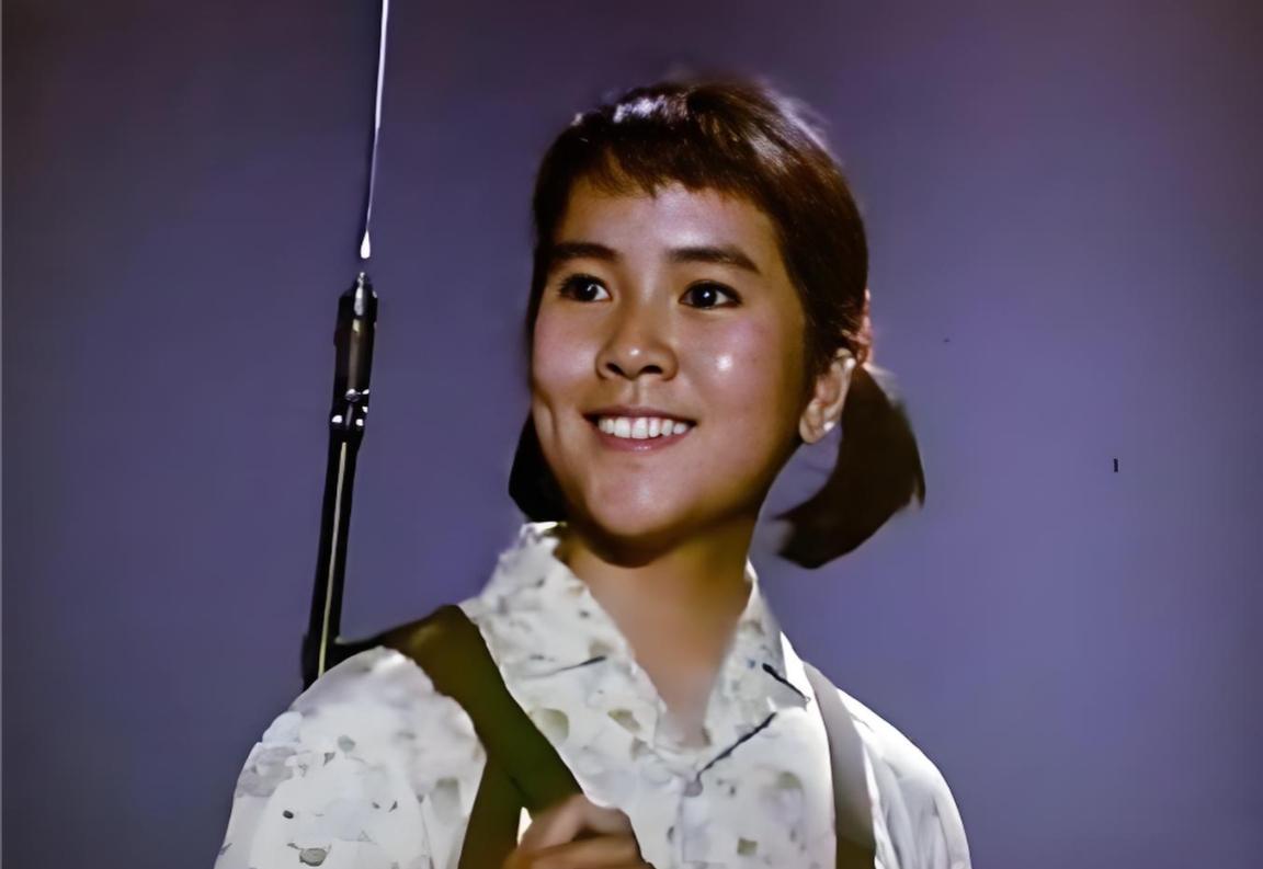 彭铭燕是原八一厂演员洪学敏的表姐，洪学敏是南京人，她有个姑姑就是彭铭燕的母亲，属