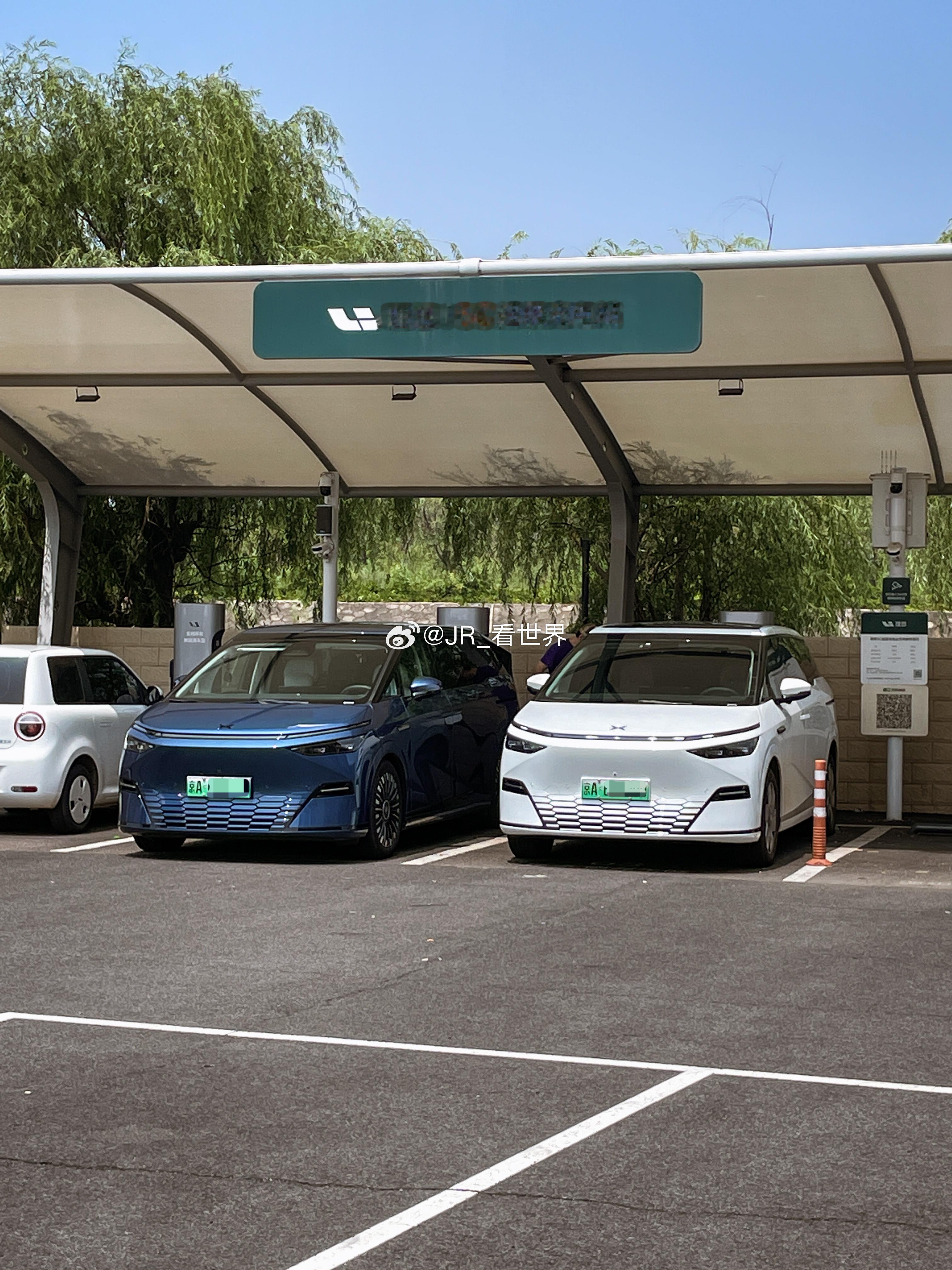 我发现出京之后“含鹏量”更高了，长续航开着真踏实，702km的续航加快充真香啊。