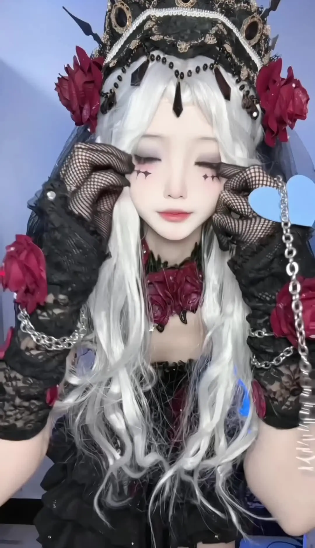 小女孩疑似偷穿心理学家衣服