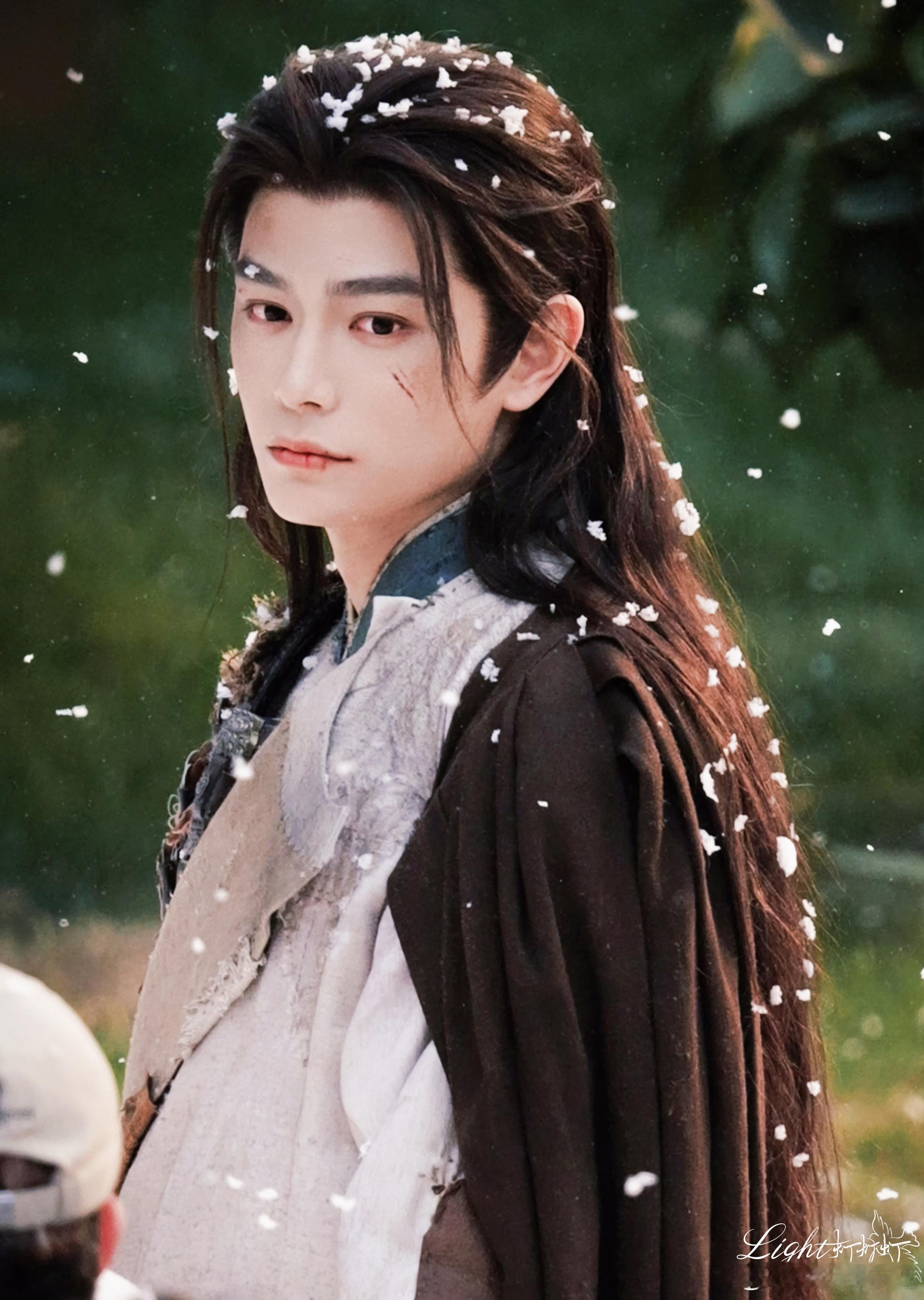 丁禹兮这个战损批发造型真的看不够啊！！！ 