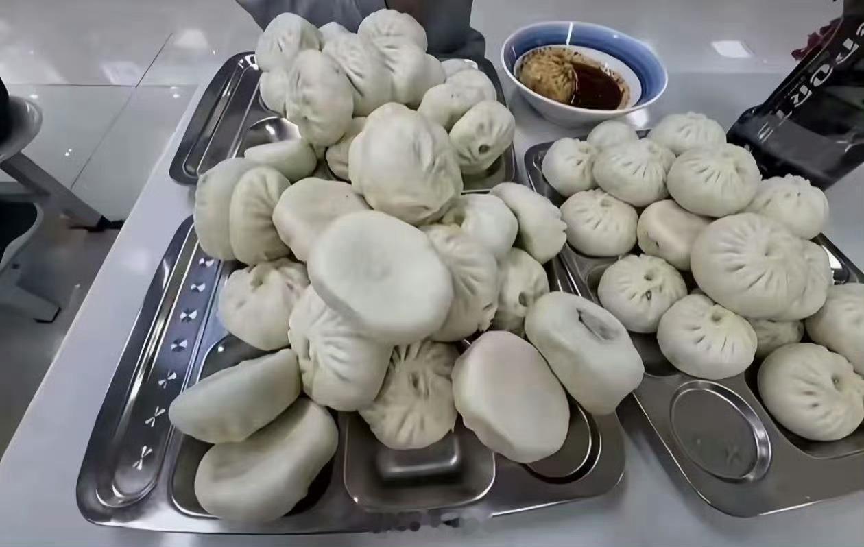 宝宝们我起床吃早餐了喵喵喵 