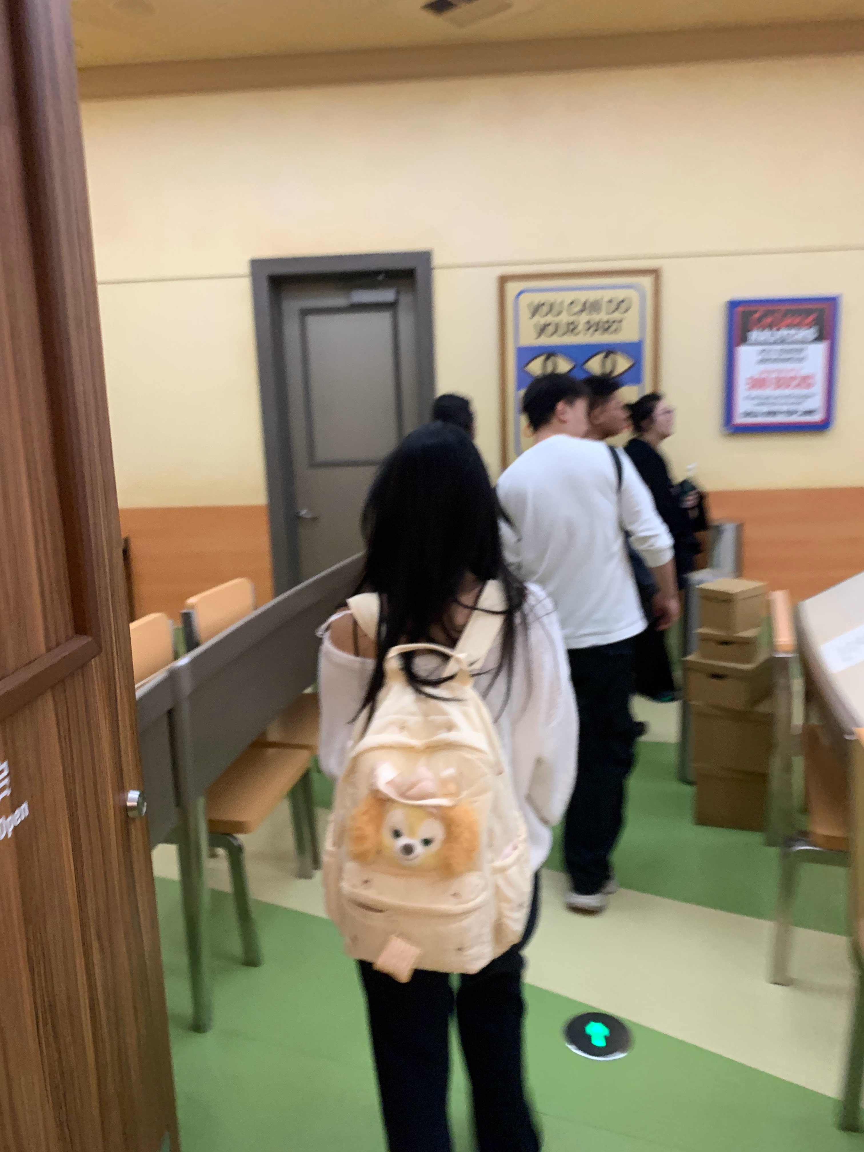 这个书包真的超级可爱！而且好轻哦以后出去旅游我都要背它！[期待][期待][期待]