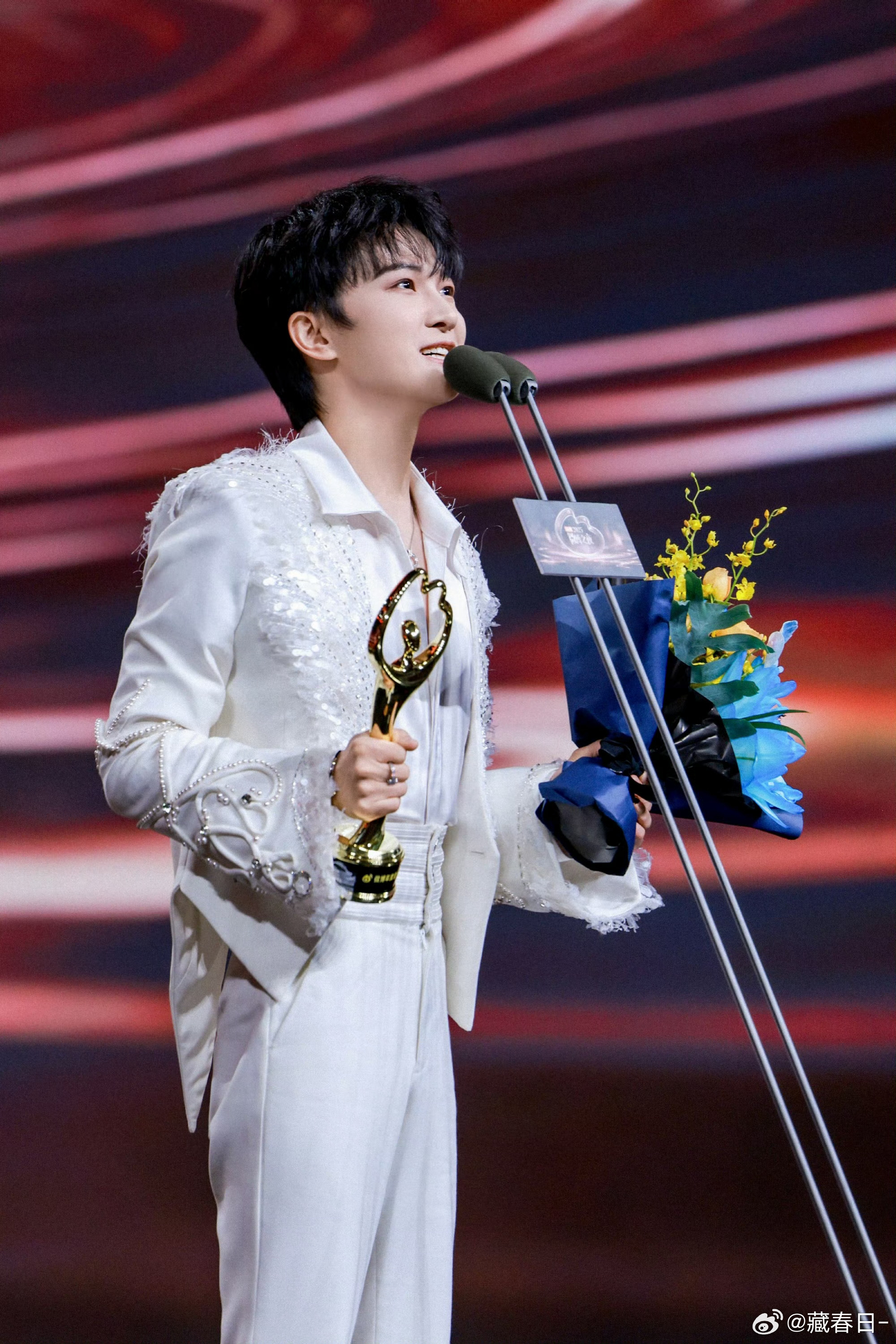 我靠 月鳞绮纪有21首ost，试听有四分钟，而且阵容特别强大，有周深、萨顶顶、毛