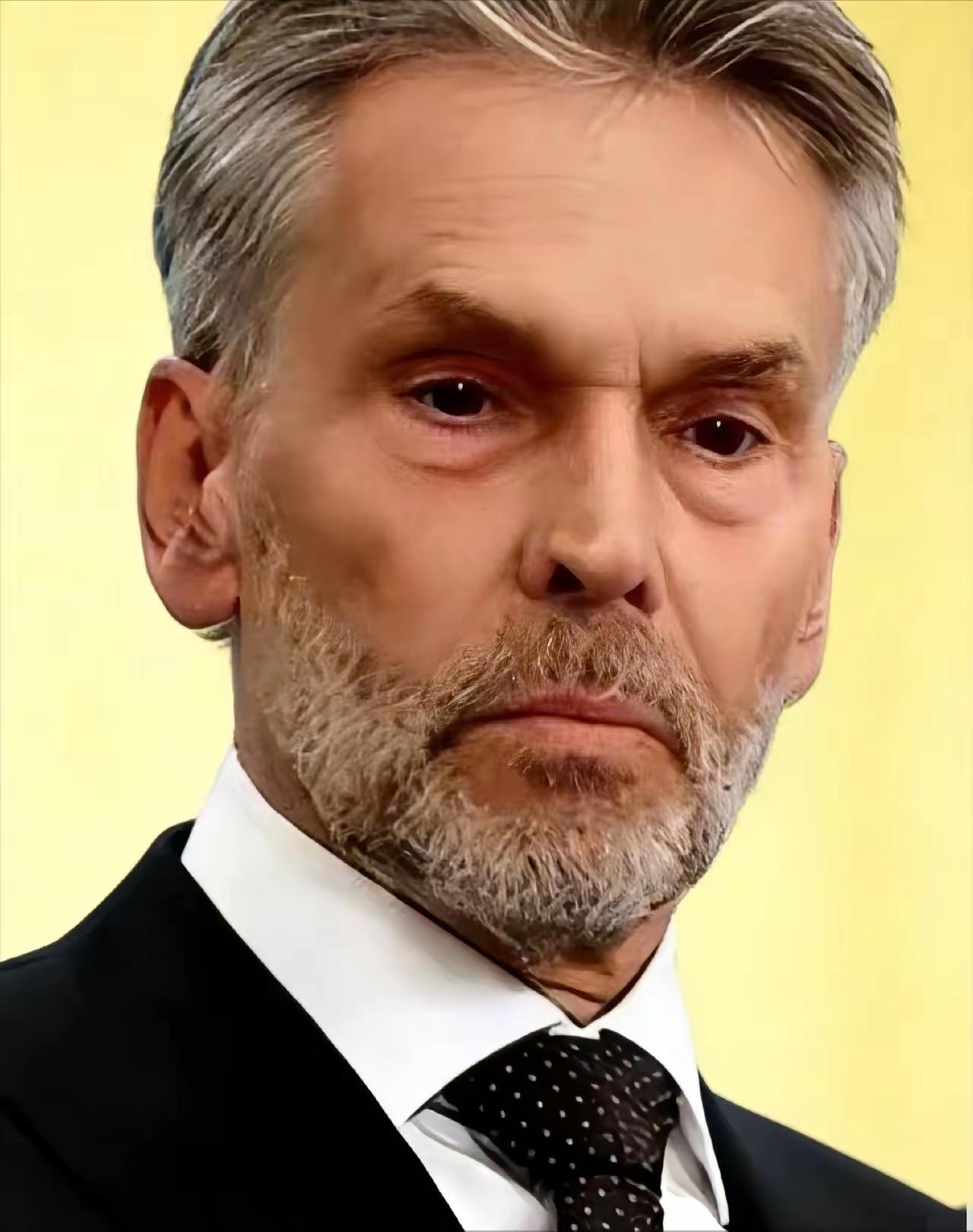 新年伊始荷兰对华芯片施压 中方强硬回应凸显产业链自主决心

岁末之际，荷兰方面突