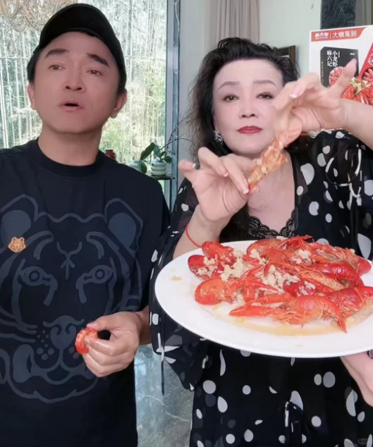 5月22日，吴宗宪来到张兰的直播间，两个名嘴唠家常，情不自禁曝出多个大瓜，吴宗宪...