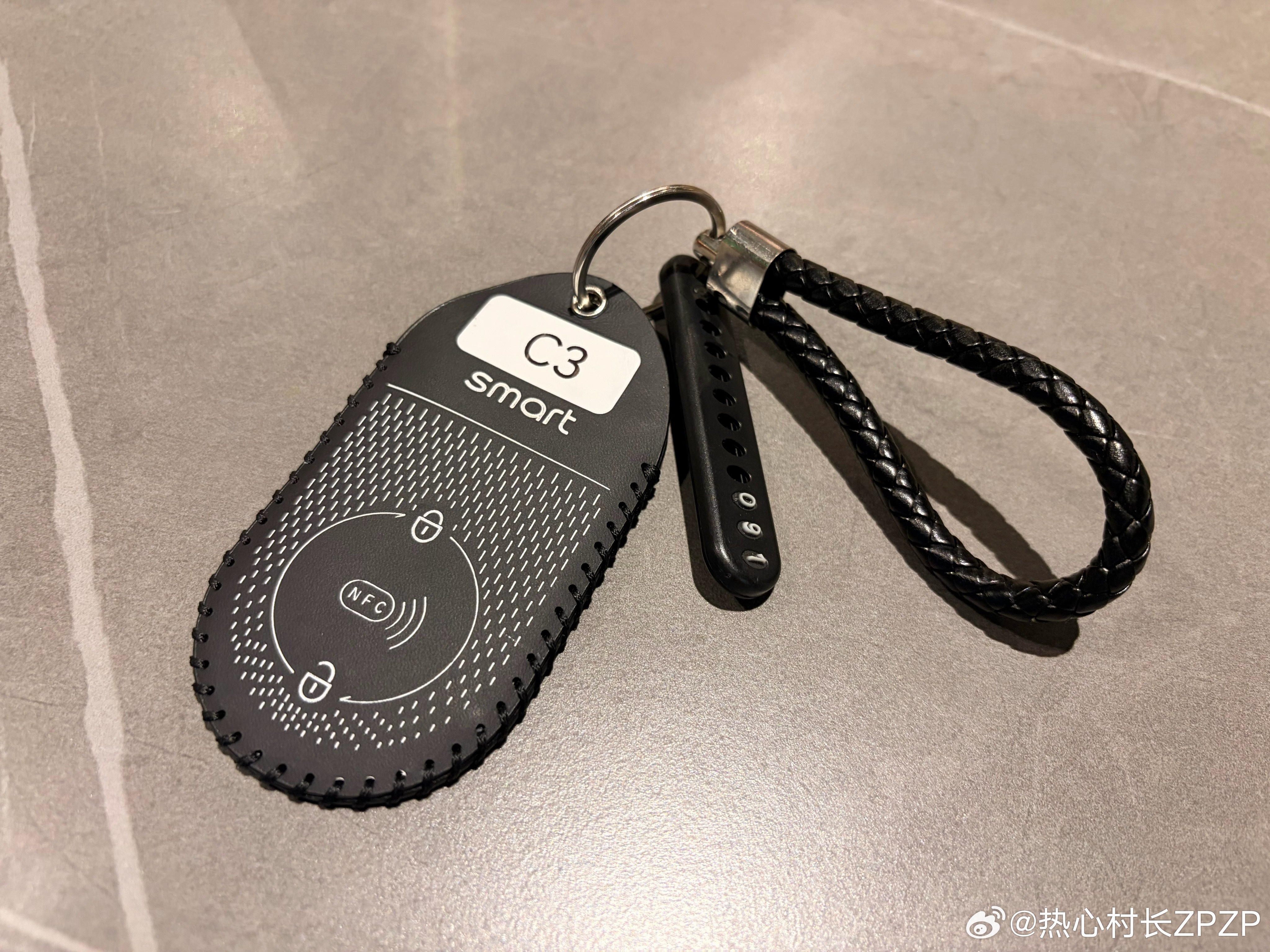smart的这个NFC异型钥匙卡挺好的配它这个卡套很有车钥匙的感觉不像普通的那种