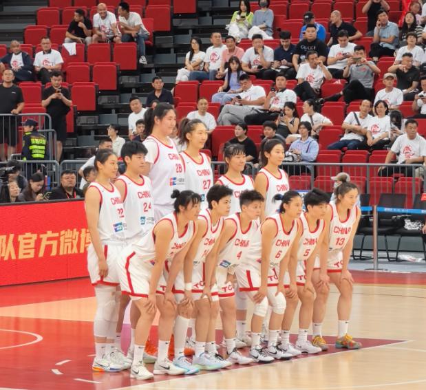 张子宇到底有多高？以韩旭为参照物。
女孩子大概长到1.9米之后，一般就不怎么愿意