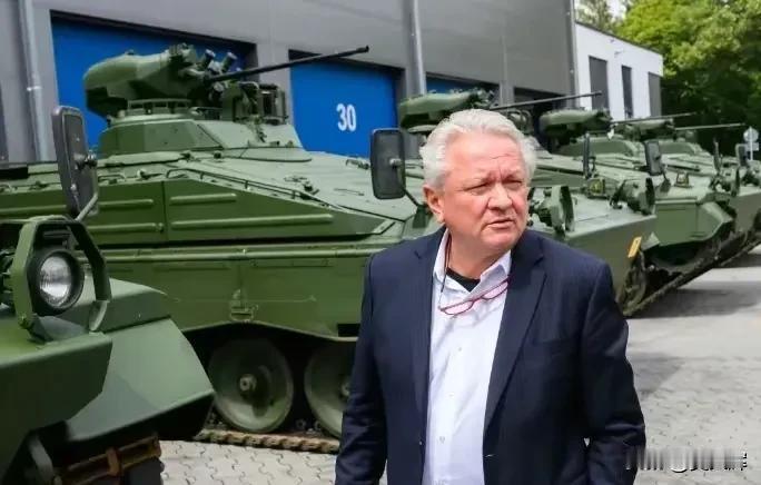 莱茵金属公司首席执行官阿明·帕珀格尔称，德国在弹药生产方面已超越美国

据帕珀格