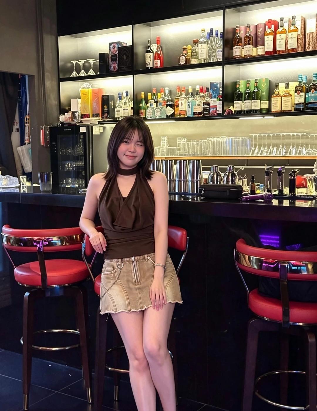 兴盛路最会骗人的店！来了就走不动了！
门头平平无奇，美式快餐即视感🍟
推门进去