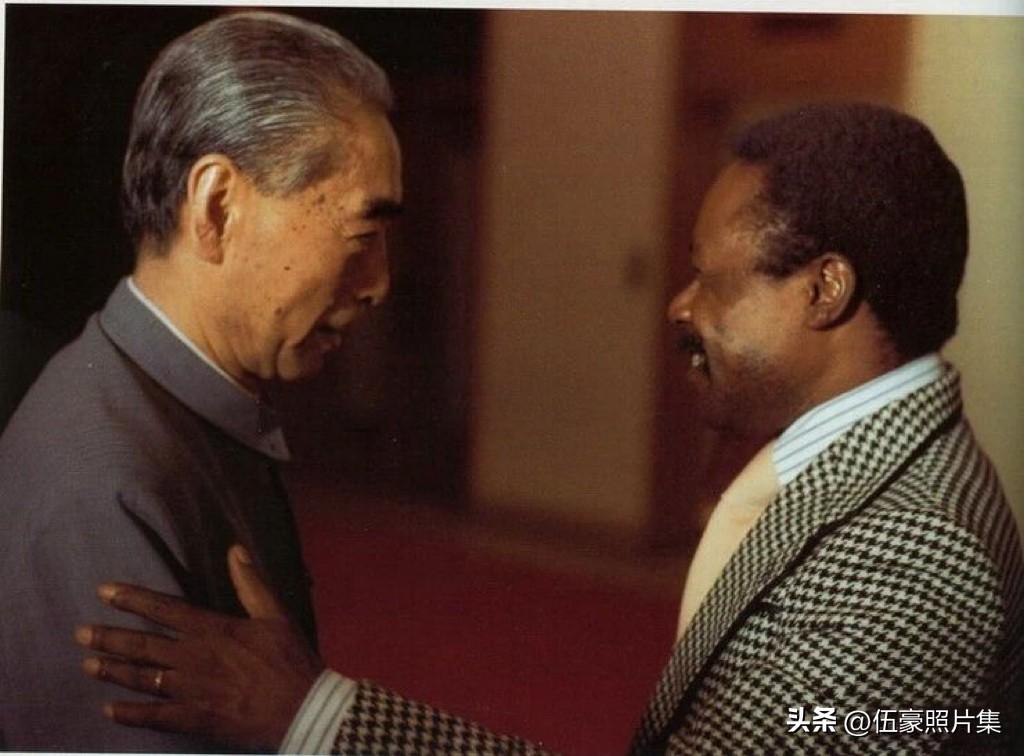 【周总理历史上的今天——6月28日】
1975年6月28日，下午，周恩来在医院会