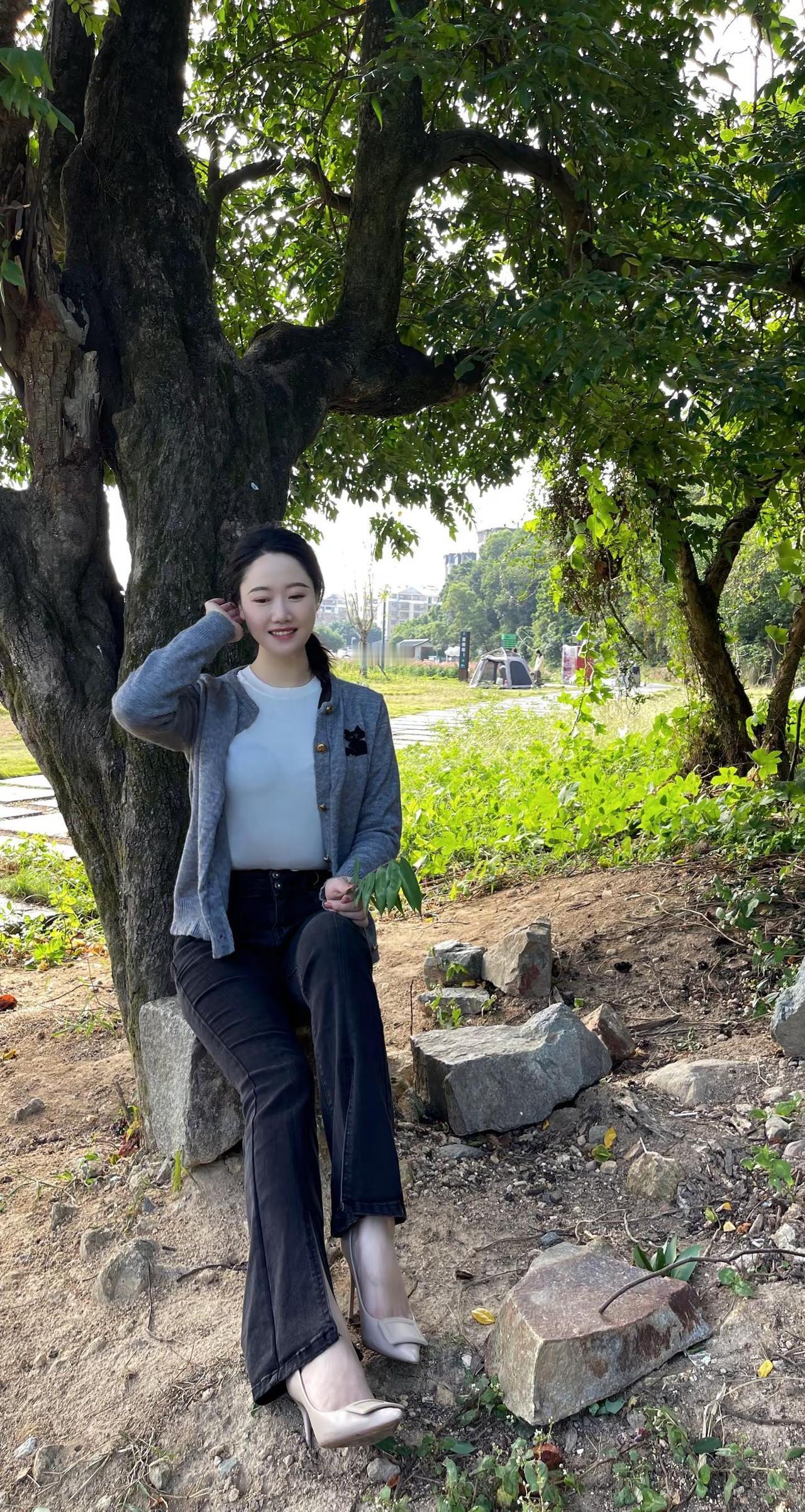 “知人者智，自知者明”，唯有透彻了解自己，安顿好内心，才能真正看见并尊重另一个灵