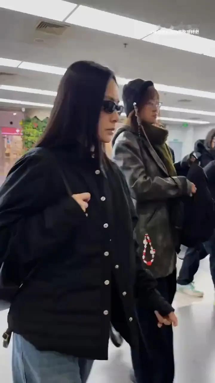 爷青回！Twins时隔四年合体录《你好星期六》，机场素颜状态惊艳
 
当Twin