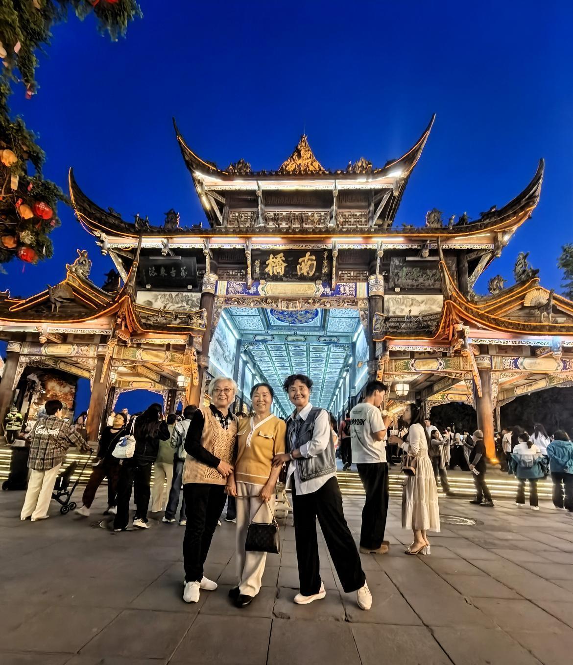 【原创作品】
 七律•武侯老干部合唱团都     江堰团建有记
      文/