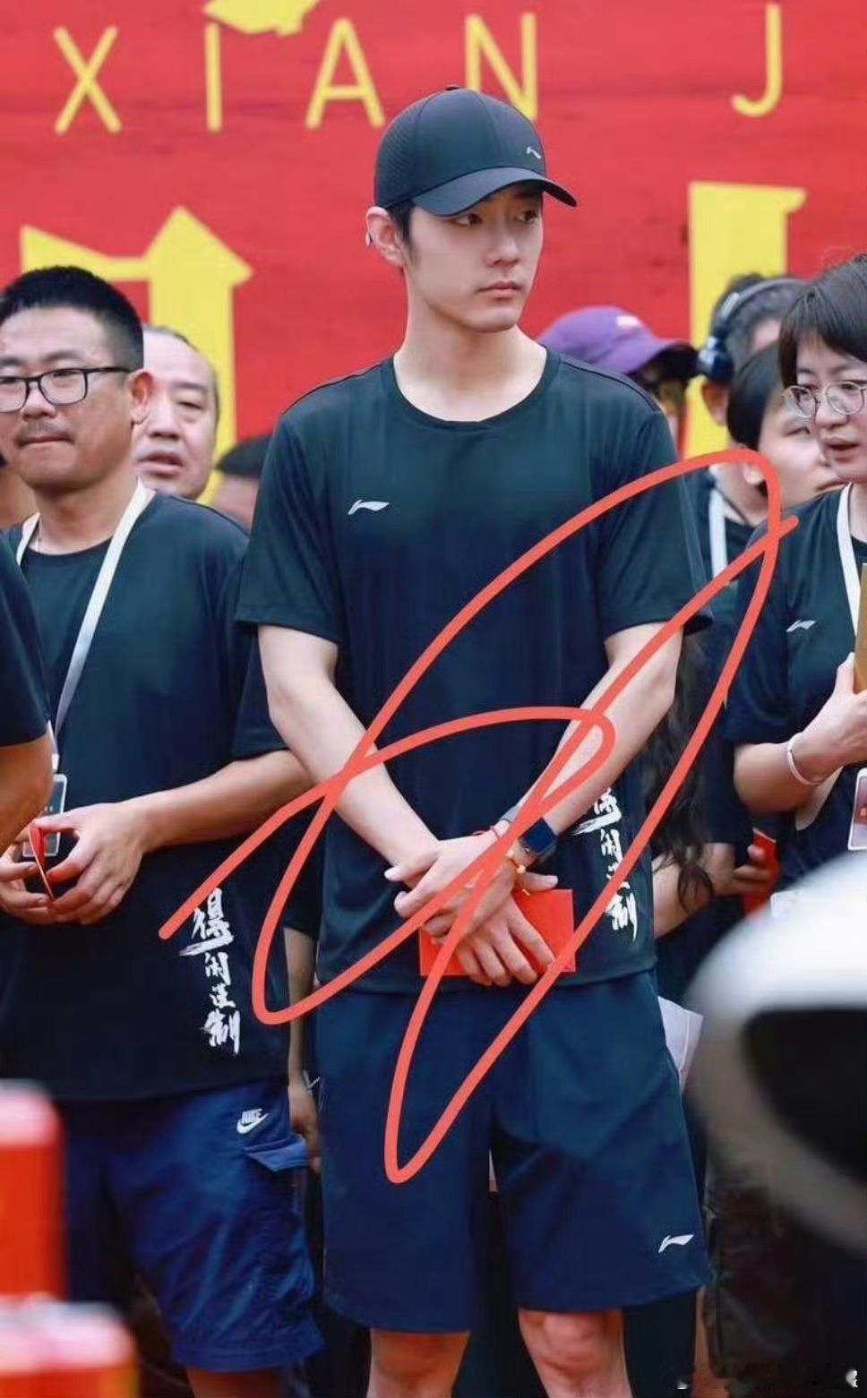 肖战《得闲谨制》开机路透图，期待不？[思考] ​​​