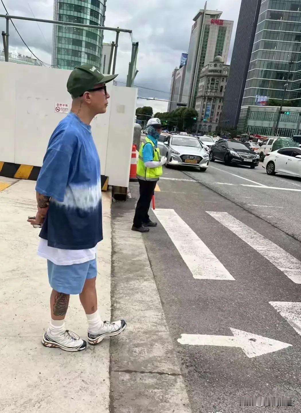 网友在韩国偶遇具骏烨，
看来具俊烨真的拒绝回到湾湾了，
网友猜测的他和大S其实是