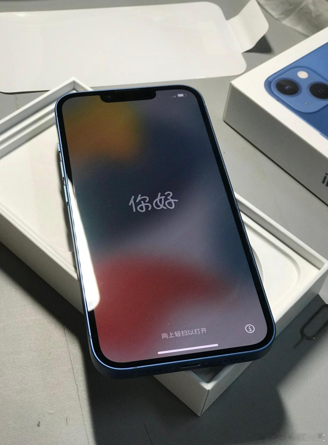 你现在看到一个人在用刘海屏 iPhone 有没有一种复古的感觉？…👀 